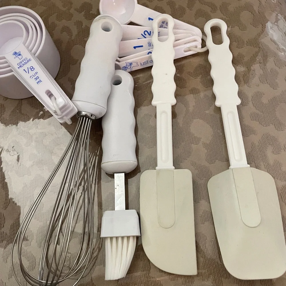 Pillsbury Doughboy Kitchen Utensil Set Whisk Spatulas Measuring Cup Spoons White
